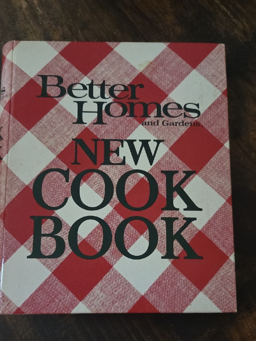 Better Homes And Gardens Red and White Checkered Cookbook